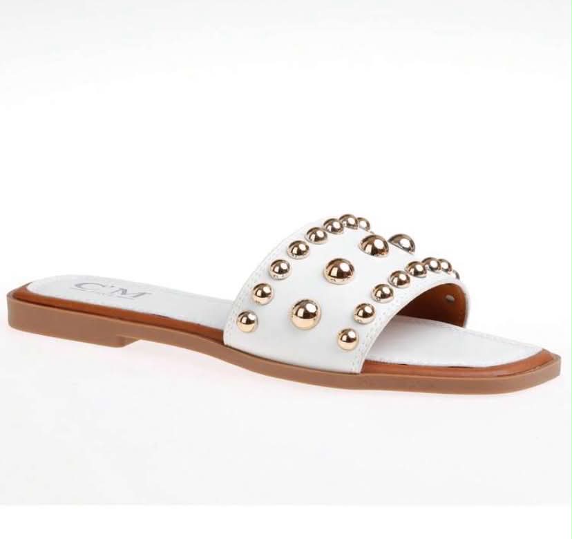 Mules Élégance à Clous : Le must-have de votre été Blanc