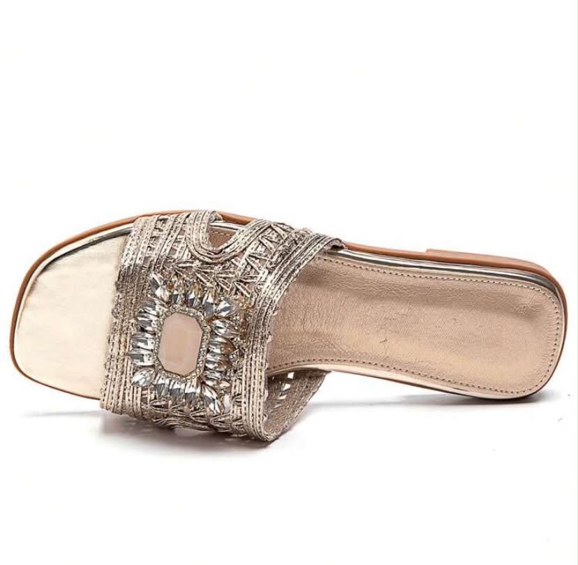 Mules plates bijoux – Élégance or