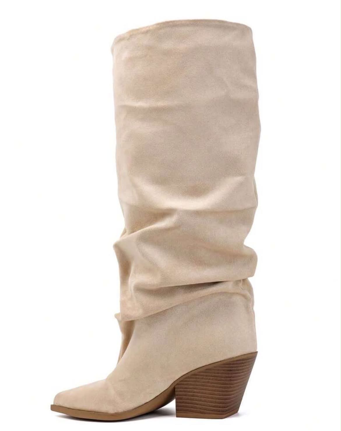 BOTTES HAUTES EFFET FROISSÉ BOUT POINTU TALON BISEAUTÉ – MISS GRACE BEIGE