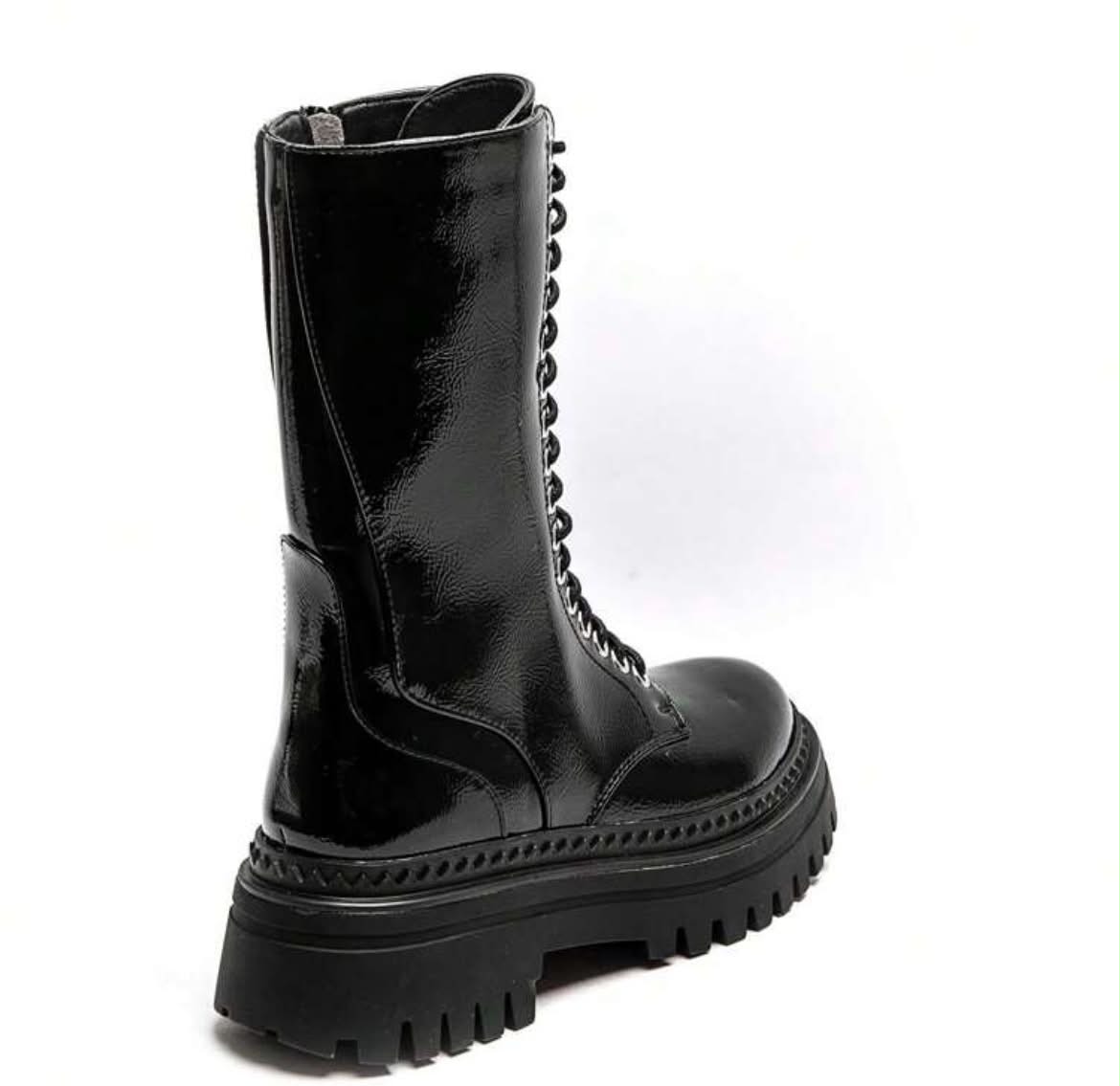 BOOTS SIMILICUIR VERNI NOIR LACETS BORDURE SEMELLE PLATEFORME MISS NATH