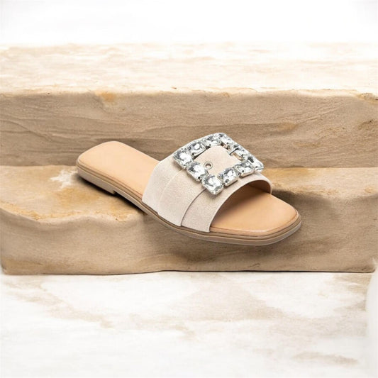 Mules plates ornées de strass – Élégance décontractée beige