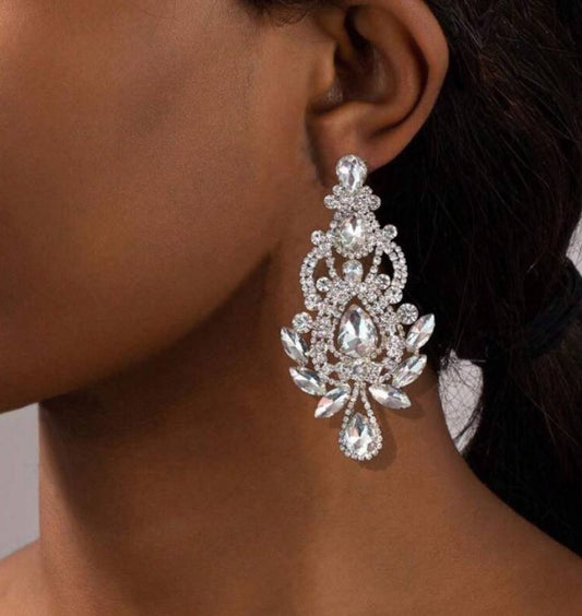 Boucles d’Oreilles Cristal Royal – Glamour Intemporel & Éclat Majestueux