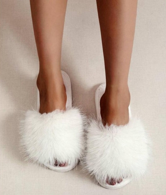 Chaussons “Plume de Mariée” – Fausse Fourrure Blanche Douceur
