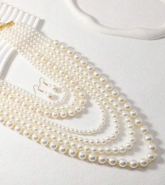 Collier Multi-Rangs de Perles – Élégance Intemporelle