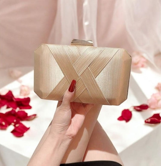 Pochette de soirée rigide satin beige gold – Élégance Dorée