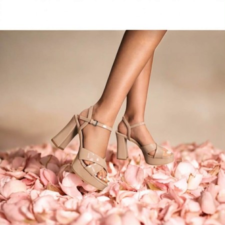 Sandales à Talons Hauts Nude Vernis & Plateforme