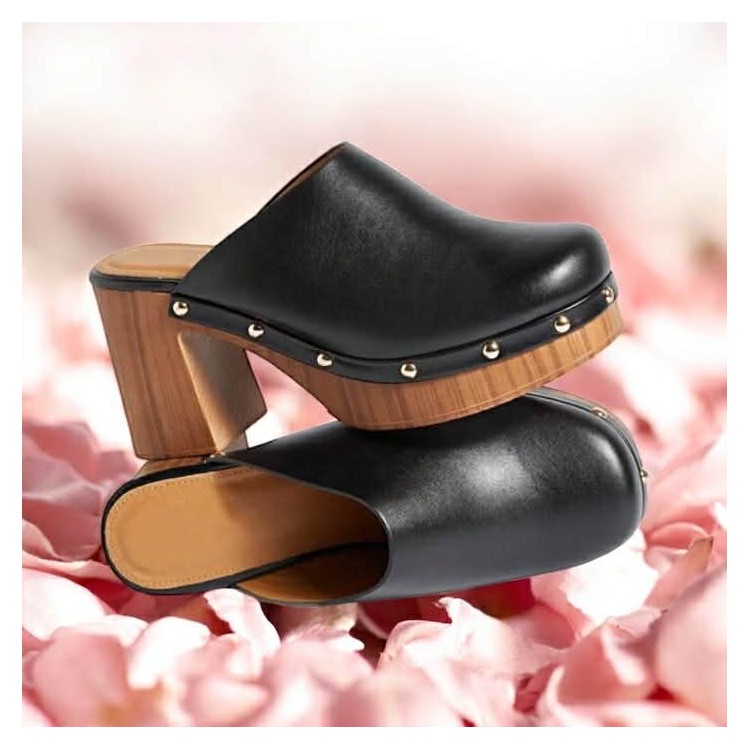 Sabots femme, mules à talons, chaussures vintage, sabots cloutés, plateforme bois, mode bohème.