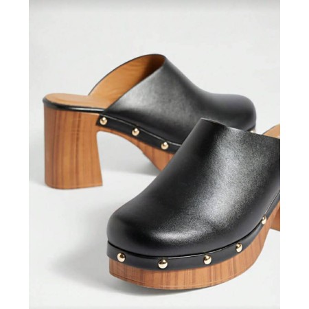 Sabots femme, mules à talons, chaussures vintage, sabots cloutés, plateforme bois, mode bohème.