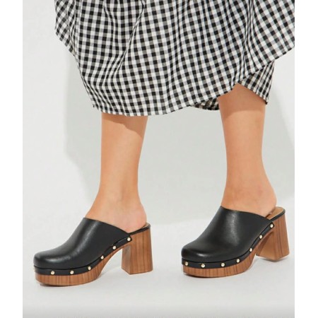 Sabots femme, mules à talons, chaussures vintage, sabots cloutés, plateforme bois, mode bohème.