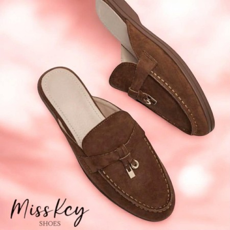 Mules Loafers Marron à Détails Dorés – L'Élégance Décontractée
