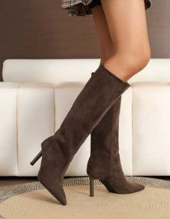 bottes hautes choco marron, bottes en daim, bottes talons fins, bottes élégantes femme, chaussures tendance 2025