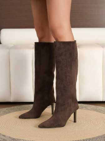 bottes hautes choco marron, bottes en daim, bottes talons fins, bottes élégantes femme, chaussures tendance 2025