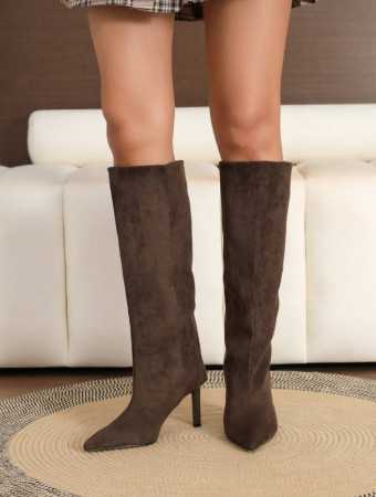 bottes hautes choco marron, bottes en daim, bottes talons fins, bottes élégantes femme, chaussures tendance 2025