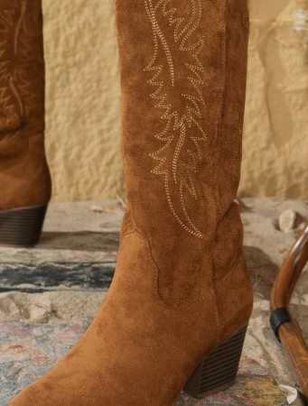 Chaussures femme bottes western camel suedine suede daim talon