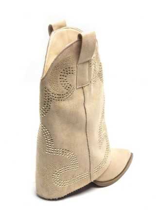 Sublimes bottes bottines mi haute cloutées style western coachella boots talons confortables.