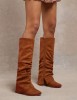 Chaussures femme Bottes hautes en suédine camel avec talon compensé – Misskcy