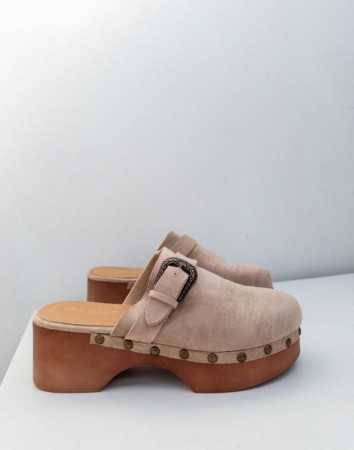 CHAUSSURES FEMME SABOT BOUCLE BEIGE EN BOIS MISS LALITA