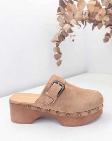 CHAUSSURES FEMME SABOT BOUCLE CAMEL EN BOIS MISS LALITA