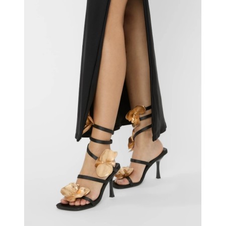 Sandales à talons argentées...