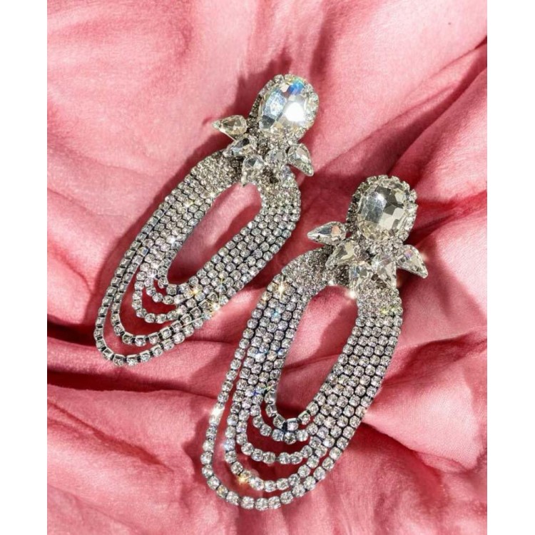 Boucles d’Oreilles Cristal Royal – Glamour Intemporel & Éclat Majestueux Boucles d’Oreilles Cristal Royal – Glamour Intemporel & Éclat Majestueux