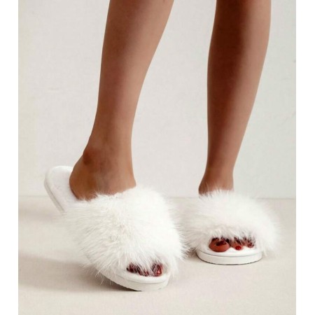 Chaussons “Plume de Mariée” – Fausse Fourrure Blanche Douceur