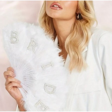 🤍 Éventail “Bride à Plumes”...