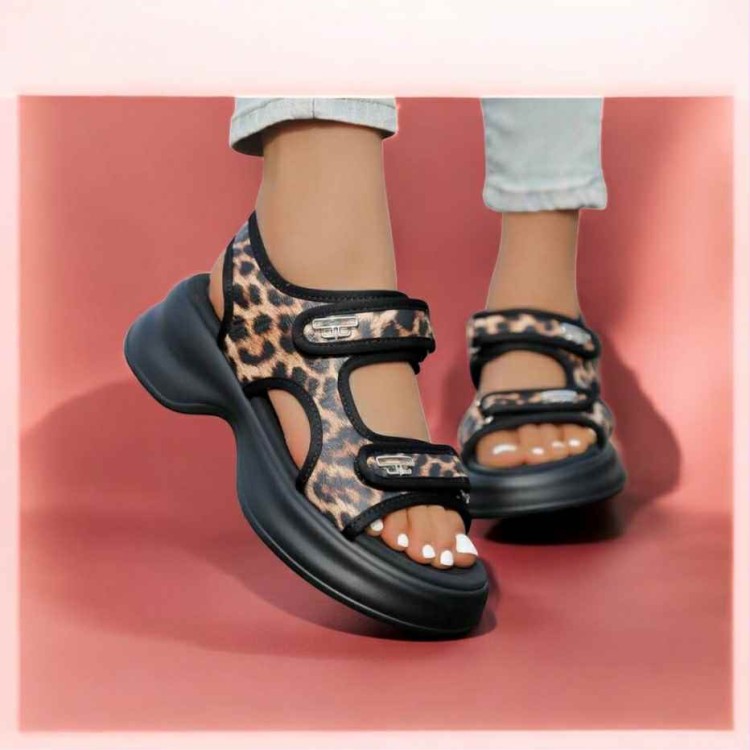 Sandales à Scratch Léopard – Confort, Style & Audace Féminine Sandales à Scratch Léopard – Confort, Style & Audace Féminine