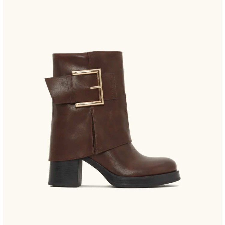 Bottines femme chic à talon confortable avec boucle dorée – Miss Kcy Shoes Bottines femme chic à talon confortable avec boucle dorée – Miss Kcy Shoes