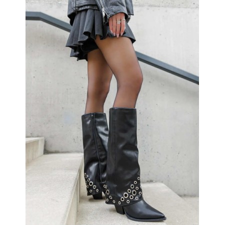 BOTTES HAUTES À RIVETS – MUST-HAVE TENDANCE 2025 POUR UNE GARDE-ROBE STYLÉE