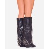 BOTTES HAUTES À RIVETS – MUST-HAVE TENDANCE 2025 POUR UNE GARDE-ROBE STYLÉE