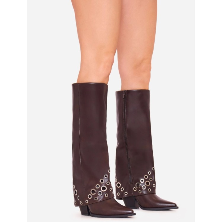 BOTTES HAUTES À RIVETS – MUST-HAVE TENDANCE 2025 POUR UNE GARDE-ROBE STYLÉE MARRON
