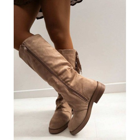 BOTTES HAUTES PLATES EN SUÉDINE AVEC FRANGES STYLE BOHÈME CHIC MISS CHICA BEIGE