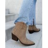 BOOTS WESTERN FEMME EN CUIR SUÉDÉ – STYLE COWBOY CHIC MISS MARINA BEIGE