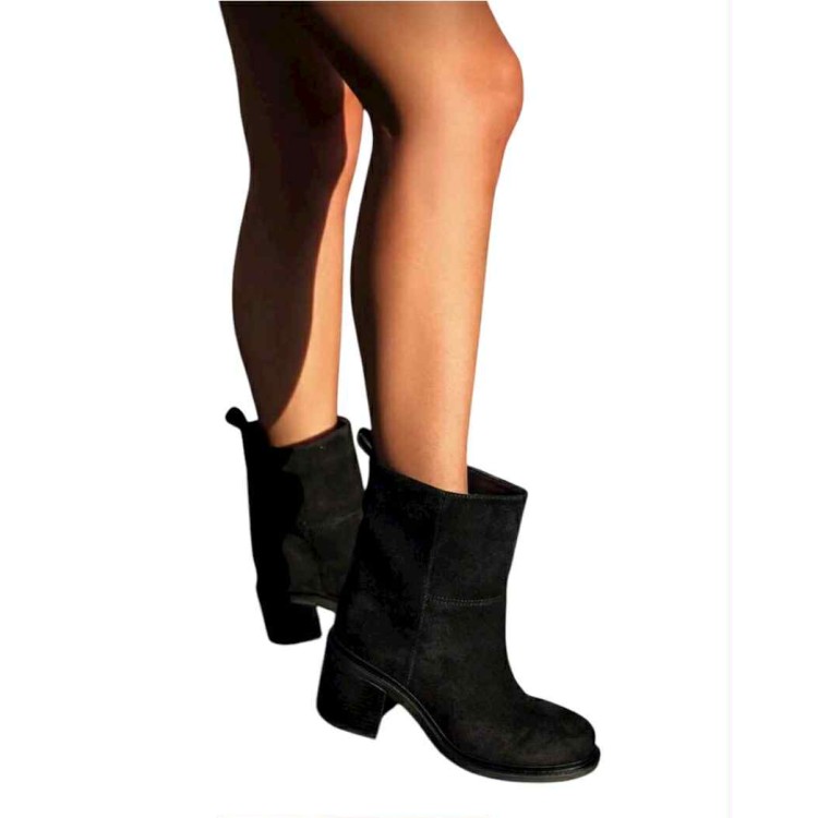 Bottines en daim femme talon carré confortable – Noir, Beige, Choco Bottines en daim femme talon carré confortable – Noir, Beige, Choco