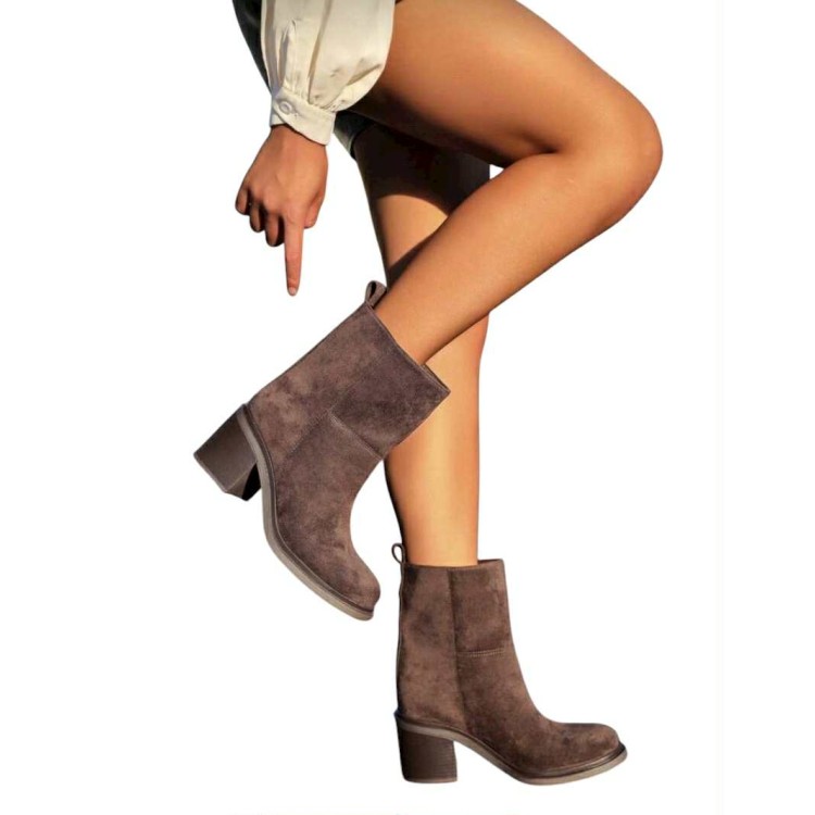 Bottines en daim femme talon carré confortable – Noir, Beige, Choco Bottines en daim femme talon carré confortable – Noir, Beige, Choco