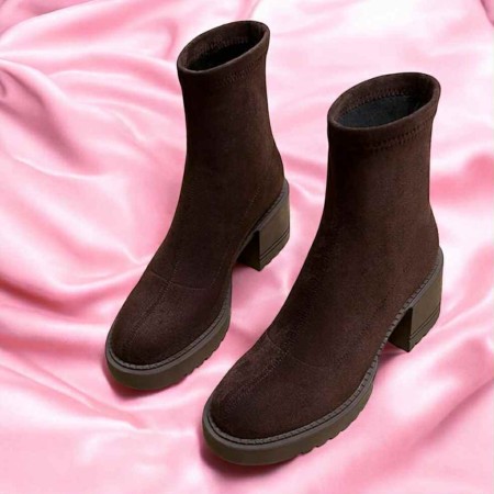 BOTTINES “HAILEY” – TALON ÉPAIS & CONFORT EN SUÉDINE CHOCO