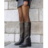 BOTTES HAUTES TALON CARRÉ CONFORTABLE EN SIMILI CUIR LISSE MISS SERENA MARRON