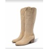 Bottes western femme, bottes suédine beige, botte hiver femme, look bohème chic.
