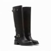 Bottes cavalières hautes en simili cuir noir avec petit talon. Confortables et élégantes pour un style quotidien chic
