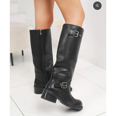 Bottes cavalières hautes en simili cuir noir avec petit talon. Confortables et élégantes pour un style quotidien chic