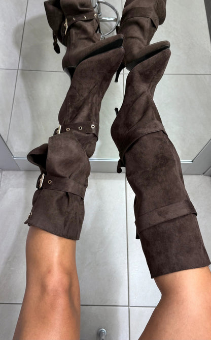 BOTTES FEMME EFFET DAIM À BOUCLES – BOUT POINTU, TALON FIN MAYA CHOCO