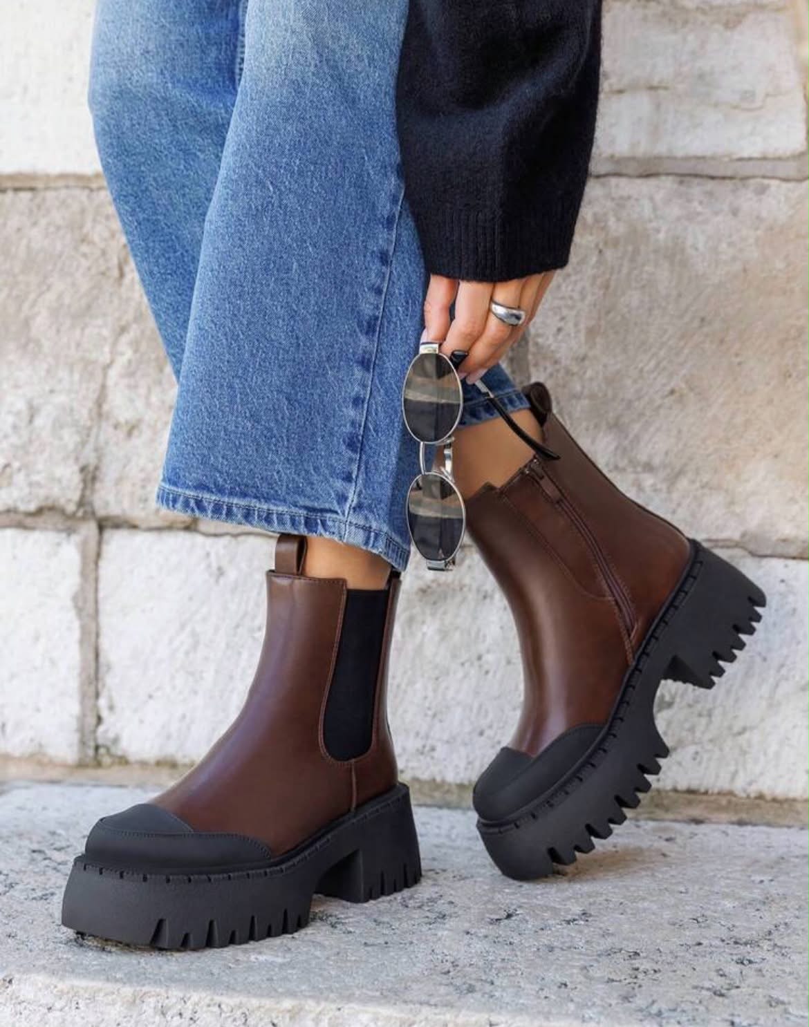 BOOTS CHELSEA SIMILICUIR CHOCOLAT MARRON BOUT RENFORCÉ SEMELLE PLATEFORME – MISS TIFFANY