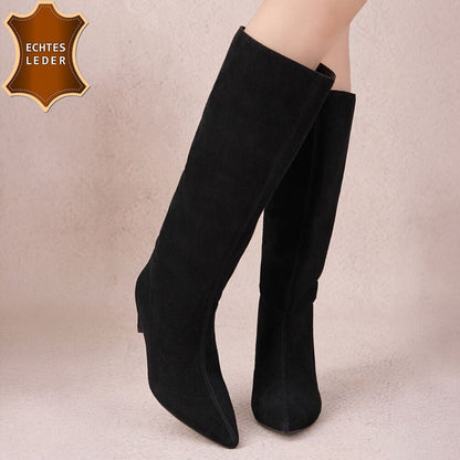 BOTTES HAUTES NOIRES EN CUIR VÉRITABLE VELOURS – BOUT POINTU & PETIT TALON MISS CASSANDRE