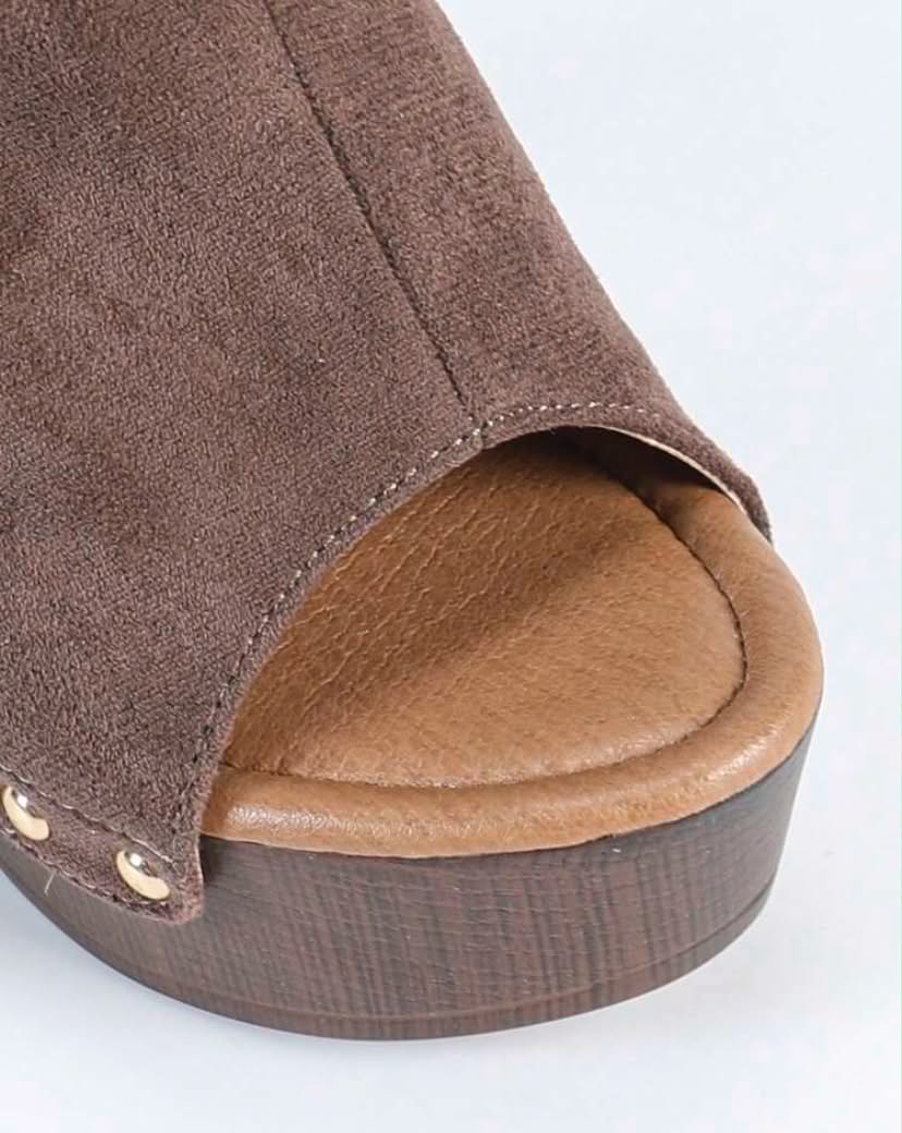 Mules à Plateforme cloutées - Élégance Rétro-Chic Marron