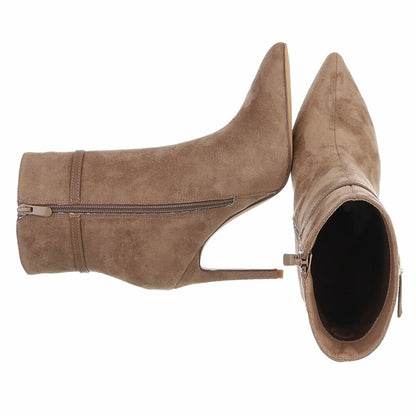 BOTTINES FEMME TAUPE À TALON AIGUILLE ET BOUT POINTU – ASPECT DAIM AVEC FINE BRIDE À BOUCLE DORÉE