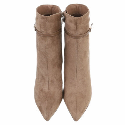 BOTTINES FEMME TAUPE À TALON AIGUILLE ET BOUT POINTU – ASPECT DAIM AVEC FINE BRIDE À BOUCLE DORÉE