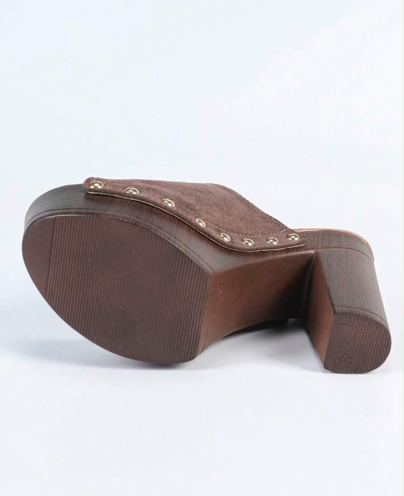 Mules à Plateforme cloutées - Élégance Rétro-Chic Marron