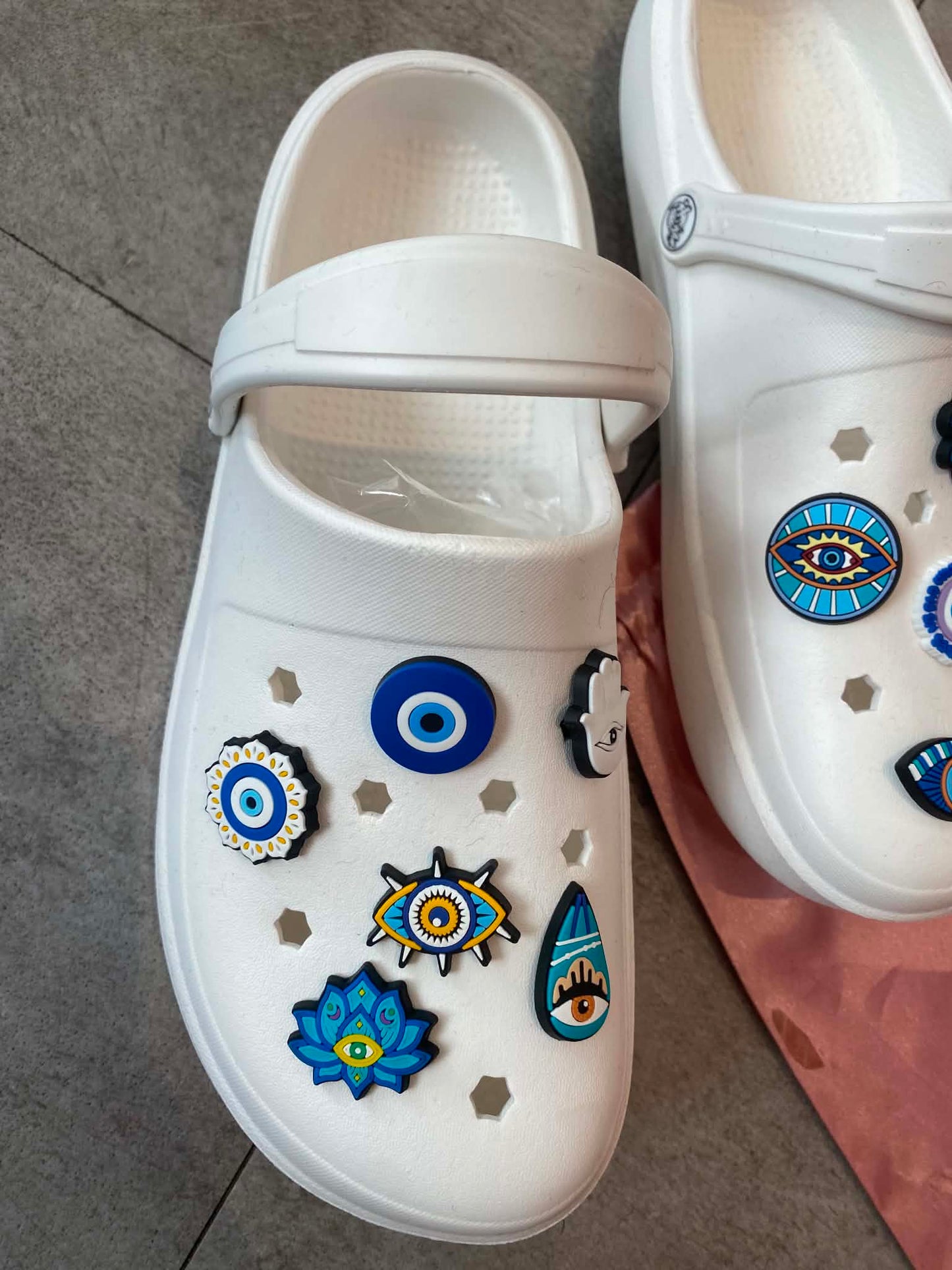 Sabots « Mystic Eye » – Confort Symbolique & Style Unique