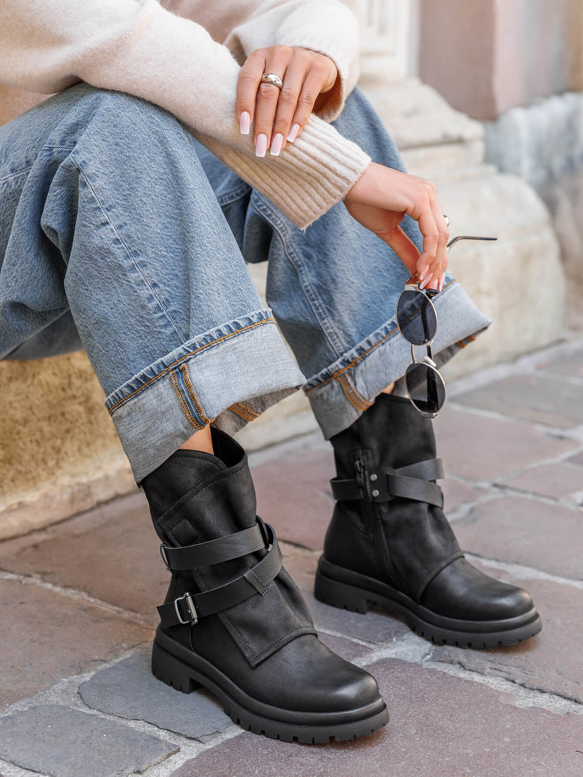 BOOTS NOIRES BIKER DOUBLES BOUCLES MISS ALLY