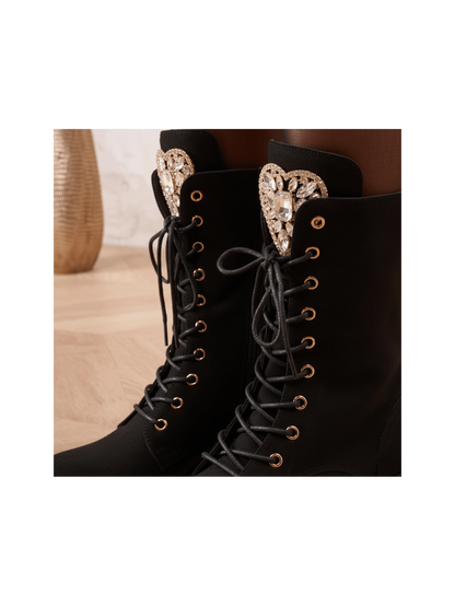 BOOTS SUÉDINE NOIRE LACETS CŒUR STRASS SEMELLE PLATEFORME MISS CRISTAL